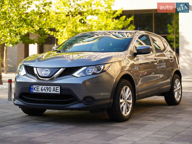 Серый Ниссан Rogue Sport, объемом двигателя 2 л и пробегом 115 тыс. км за 16800 $, фото 2 на Automoto.ua
