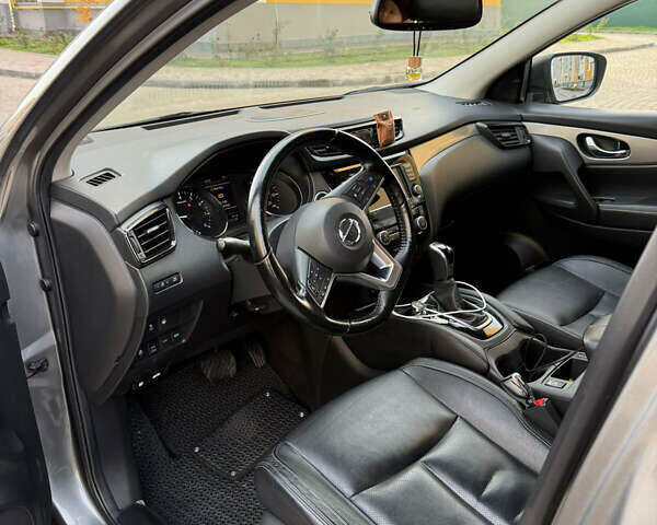 Сірий Ніссан Rogue Sport, об'ємом двигуна 2 л та пробігом 82 тис. км за 18500 $, фото 7 на Automoto.ua