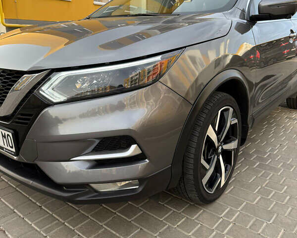Сірий Ніссан Rogue Sport, об'ємом двигуна 2 л та пробігом 82 тис. км за 18500 $, фото 3 на Automoto.ua