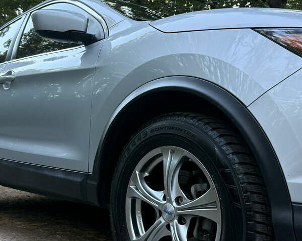 Серый Ниссан Rogue Sport, объемом двигателя 2 л и пробегом 164 тыс. км за 13900 $, фото 4 на Automoto.ua