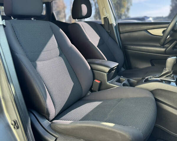 Серый Ниссан Rogue Sport, объемом двигателя 2 л и пробегом 120 тыс. км за 14799 $, фото 38 на Automoto.ua