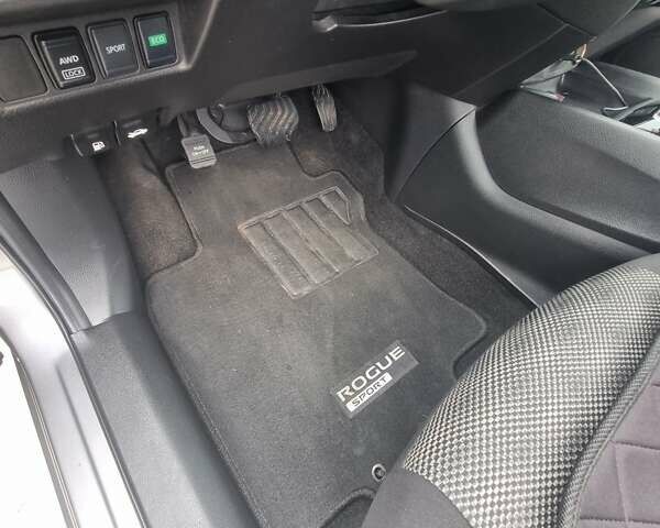 Серый Ниссан Rogue Sport, объемом двигателя 2 л и пробегом 53 тыс. км за 17900 $, фото 15 на Automoto.ua