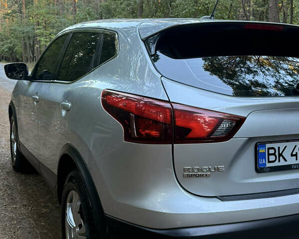 Серый Ниссан Rogue Sport, объемом двигателя 2 л и пробегом 164 тыс. км за 13900 $, фото 7 на Automoto.ua