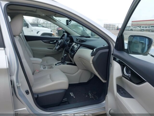 Серый Ниссан Rogue Sport, объемом двигателя 2 л и пробегом 78 тыс. км за 11300 $, фото 6 на Automoto.ua