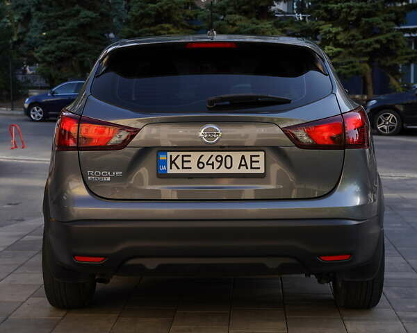 Серый Ниссан Rogue Sport, объемом двигателя 2 л и пробегом 115 тыс. км за 16800 $, фото 5 на Automoto.ua