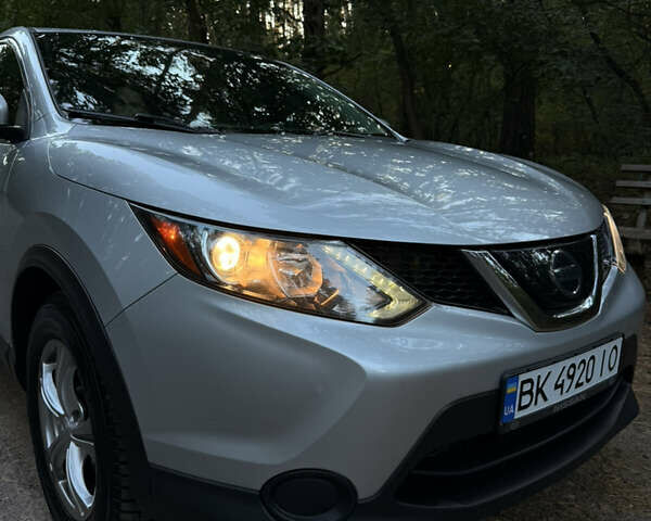 Серый Ниссан Rogue Sport, объемом двигателя 2 л и пробегом 164 тыс. км за 13900 $, фото 17 на Automoto.ua