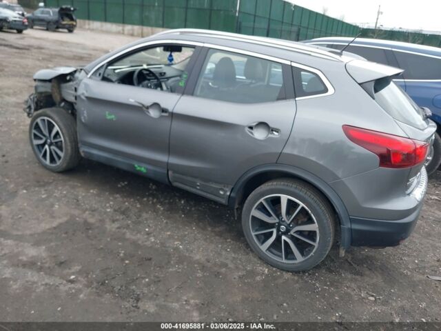 Серый Ниссан Rogue Sport, объемом двигателя 2 л и пробегом 94 тыс. км за 12450 $, фото 3 на Automoto.ua