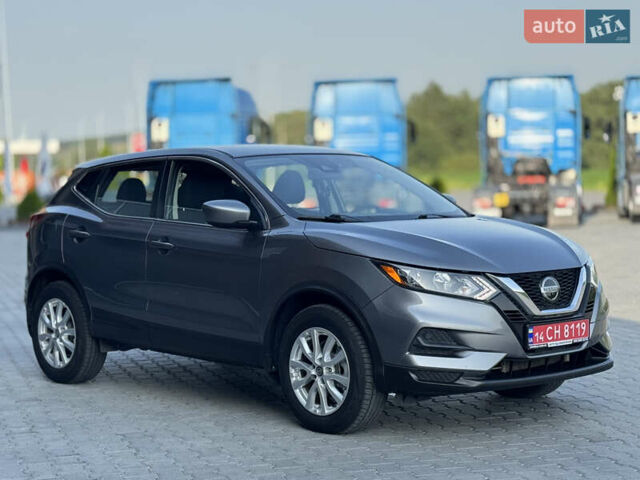 Серый Ниссан Rogue Sport, объемом двигателя 2 л и пробегом 131 тыс. км за 14800 $, фото 2 на Automoto.ua