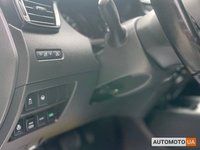 Сірий Ніссан Rogue Sport, об'ємом двигуна 2 л та пробігом 101 тис. км за 19500 $, фото 8 на Automoto.ua