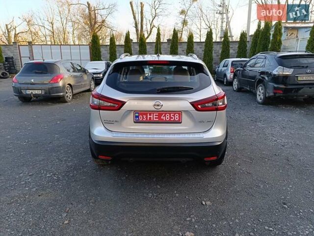 Серый Ниссан Rogue Sport, объемом двигателя 2 л и пробегом 85 тыс. км за 15450 $, фото 12 на Automoto.ua