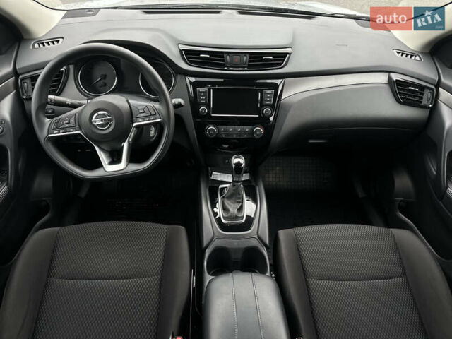Серый Ниссан Rogue Sport, объемом двигателя 2 л и пробегом 74 тыс. км за 16500 $, фото 14 на Automoto.ua