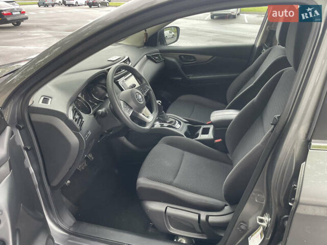 Серый Ниссан Rogue Sport, объемом двигателя 2 л и пробегом 60 тыс. км за 15500 $, фото 7 на Automoto.ua