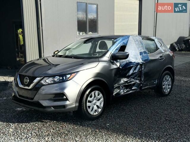 Серый Ниссан Rogue Sport, объемом двигателя 2 л и пробегом 119 тыс. км за 10900 $, фото 1 на Automoto.ua