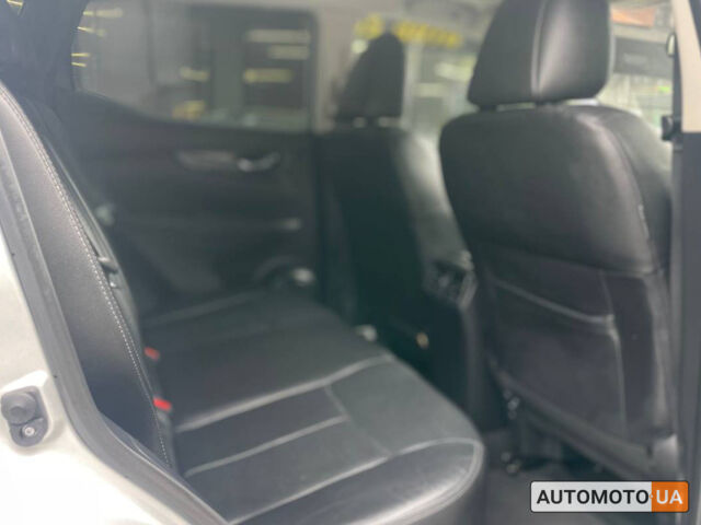 Сірий Ніссан Rogue Sport, об'ємом двигуна 2 л та пробігом 101 тис. км за 19500 $, фото 15 на Automoto.ua