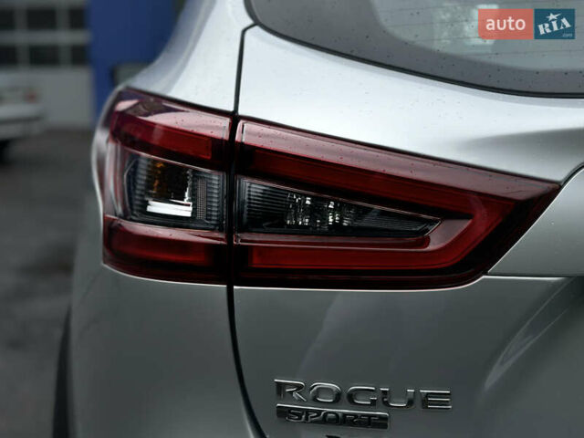Серый Ниссан Rogue Sport, объемом двигателя 2 л и пробегом 74 тыс. км за 16500 $, фото 3 на Automoto.ua