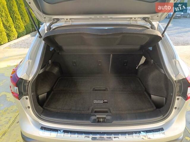 Серый Ниссан Rogue Sport, объемом двигателя 2 л и пробегом 85 тыс. км за 15450 $, фото 22 на Automoto.ua
