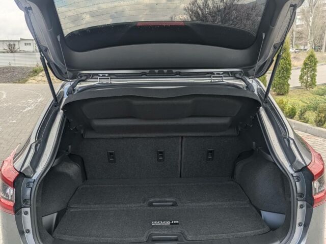Серый Ниссан Rogue Sport, объемом двигателя 2 л и пробегом 91 тыс. км за 17500 $, фото 11 на Automoto.ua