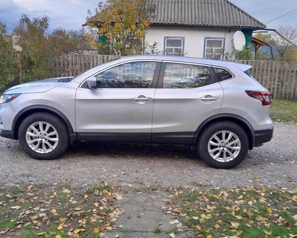 Серый Ниссан Rogue Sport, объемом двигателя 2 л и пробегом 83 тыс. км за 14800 $, фото 4 на Automoto.ua