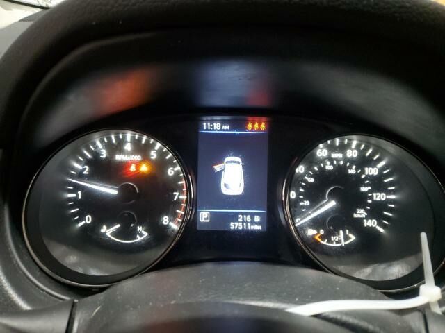 Серый Ниссан Rogue Sport, объемом двигателя 2 л и пробегом 92 тыс. км за 11500 $, фото 8 на Automoto.ua