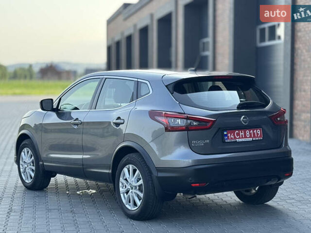 Серый Ниссан Rogue Sport, объемом двигателя 2 л и пробегом 131 тыс. км за 14800 $, фото 5 на Automoto.ua