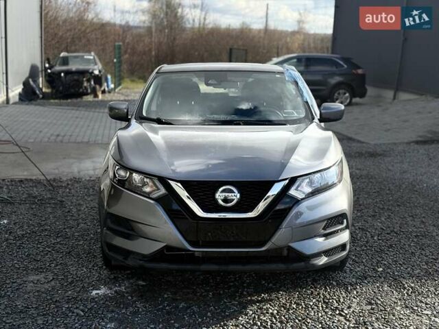 Серый Ниссан Rogue Sport, объемом двигателя 2 л и пробегом 119 тыс. км за 10900 $, фото 2 на Automoto.ua