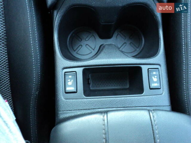 Серый Ниссан Rogue Sport, объемом двигателя 2 л и пробегом 65 тыс. км за 16100 $, фото 15 на Automoto.ua