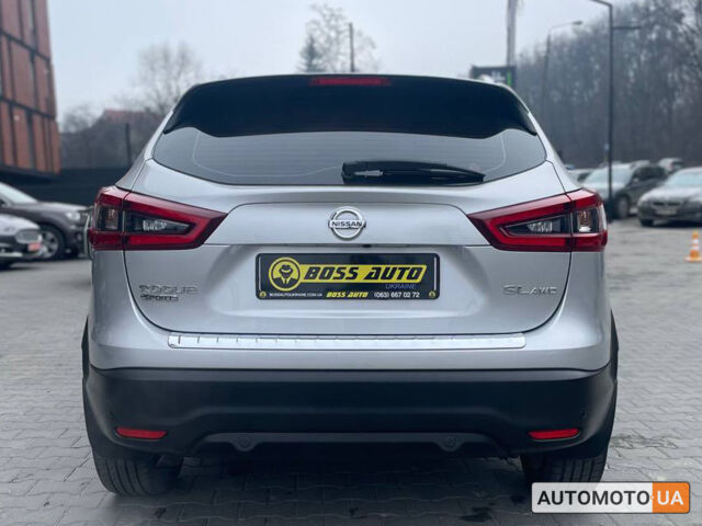 Сірий Ніссан Rogue Sport, об'ємом двигуна 2 л та пробігом 101 тис. км за 19500 $, фото 4 на Automoto.ua