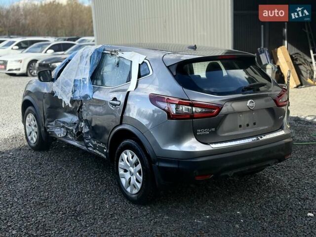 Серый Ниссан Rogue Sport, объемом двигателя 2 л и пробегом 119 тыс. км за 10900 $, фото 4 на Automoto.ua