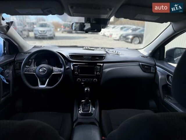 Серый Ниссан Rogue Sport, объемом двигателя 2 л и пробегом 119 тыс. км за 10900 $, фото 11 на Automoto.ua