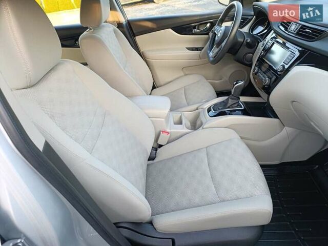 Серый Ниссан Rogue Sport, объемом двигателя 2 л и пробегом 85 тыс. км за 15450 $, фото 34 на Automoto.ua