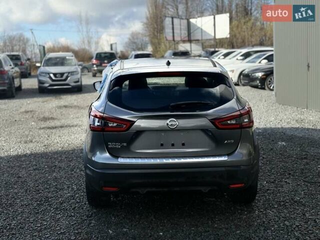 Серый Ниссан Rogue Sport, объемом двигателя 2 л и пробегом 119 тыс. км за 10900 $, фото 5 на Automoto.ua