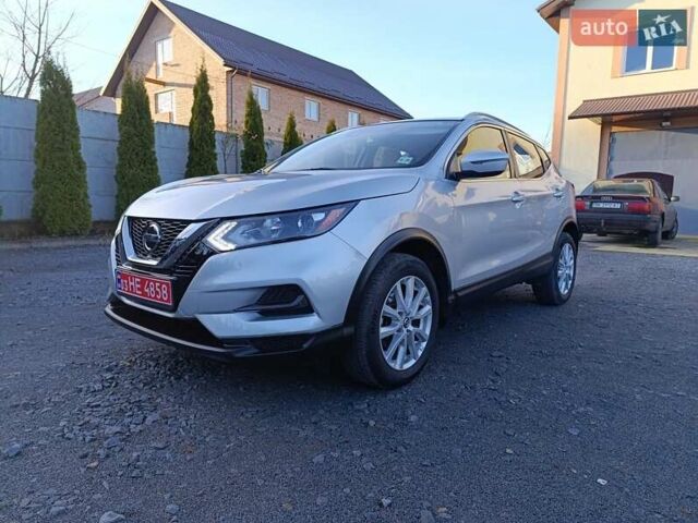 Серый Ниссан Rogue Sport, объемом двигателя 2 л и пробегом 85 тыс. км за 15450 $, фото 3 на Automoto.ua