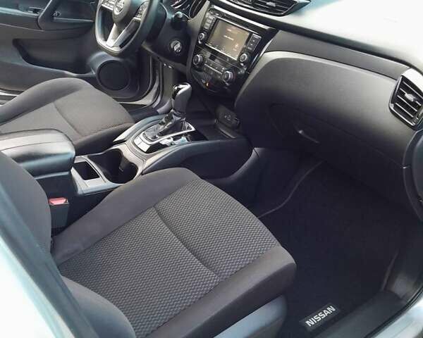 Серый Ниссан Rogue Sport, объемом двигателя 2 л и пробегом 83 тыс. км за 14800 $, фото 13 на Automoto.ua