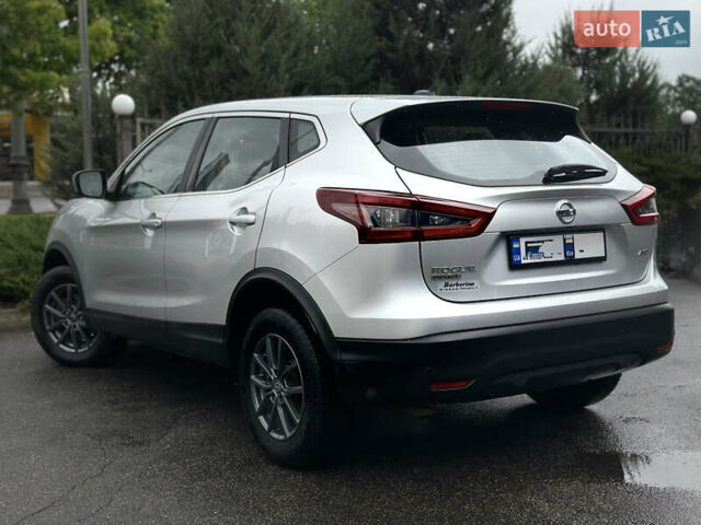 Серый Ниссан Rogue Sport, объемом двигателя 2 л и пробегом 74 тыс. км за 16500 $, фото 4 на Automoto.ua