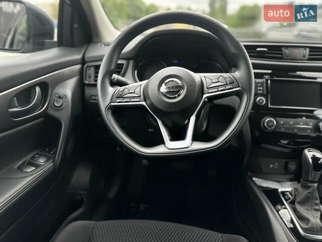 Серый Ниссан Rogue Sport, объемом двигателя 2 л и пробегом 74 тыс. км за 16500 $, фото 10 на Automoto.ua