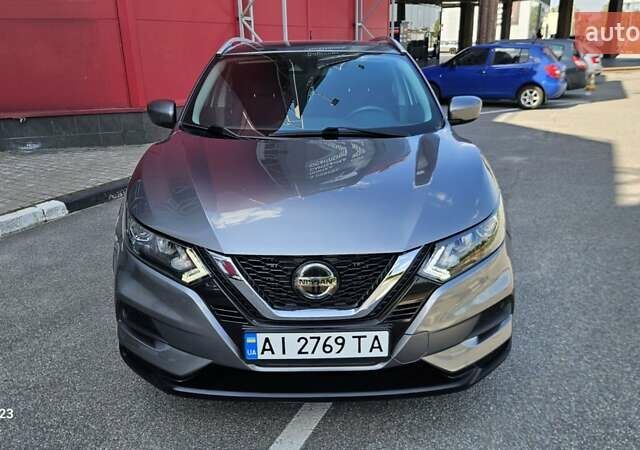 Серый Ниссан Rogue Sport, объемом двигателя 2 л и пробегом 99 тыс. км за 15999 $, фото 4 на Automoto.ua