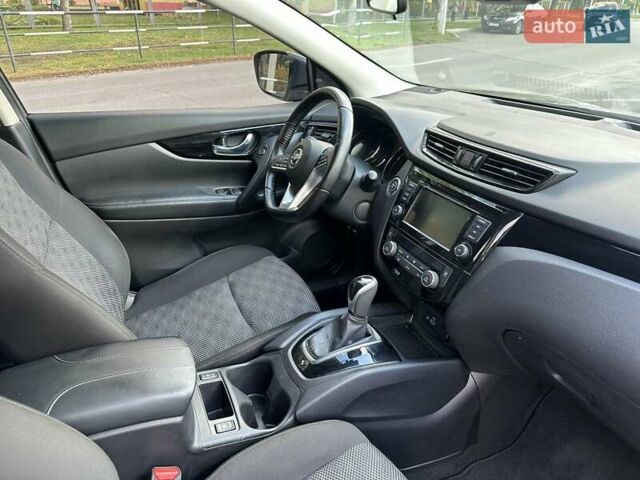 Серый Ниссан Rogue Sport, объемом двигателя 0 л и пробегом 15 тыс. км за 17500 $, фото 11 на Automoto.ua