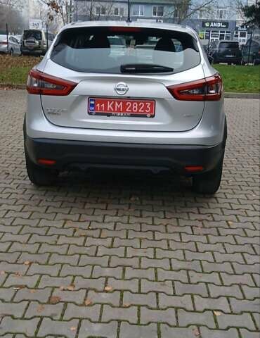 Серый Ниссан Rogue Sport, объемом двигателя 2 л и пробегом 35 тыс. км за 15950 $, фото 3 на Automoto.ua