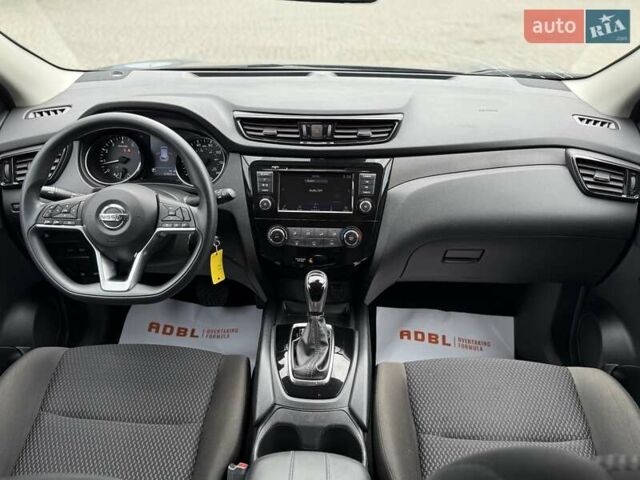 Серый Ниссан Rogue Sport, объемом двигателя 2 л и пробегом 93 тыс. км за 15300 $, фото 63 на Automoto.ua