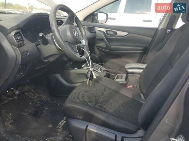 Серый Ниссан Rogue Sport, объемом двигателя 2 л и пробегом 119 тыс. км за 11950 $, фото 9 на Automoto.ua