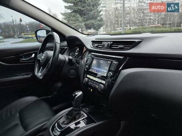 Серый Ниссан Rogue Sport, объемом двигателя 2 л и пробегом 70 тыс. км за 18200 $, фото 22 на Automoto.ua