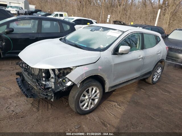 Серый Ниссан Rogue Sport, объемом двигателя 2 л и пробегом 128 тыс. км за 10800 $, фото 2 на Automoto.ua