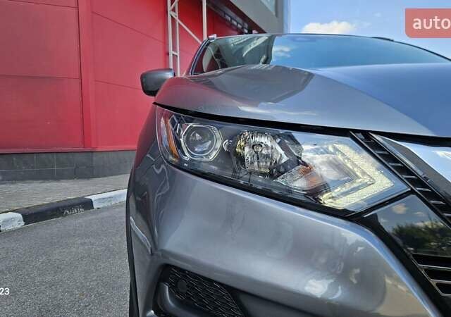 Серый Ниссан Rogue Sport, объемом двигателя 2 л и пробегом 99 тыс. км за 15999 $, фото 8 на Automoto.ua