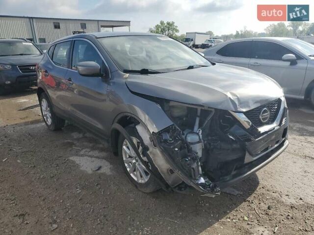 Серый Ниссан Rogue Sport, объемом двигателя 2 л и пробегом 119 тыс. км за 11950 $, фото 1 на Automoto.ua