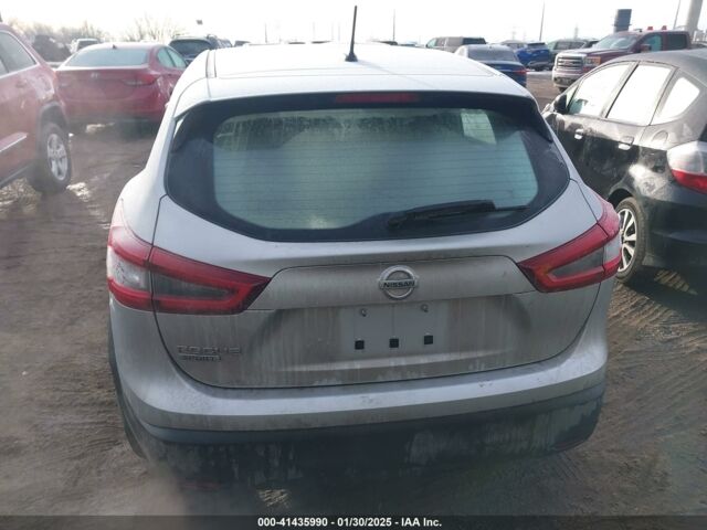 Серый Ниссан Rogue Sport, объемом двигателя 2 л и пробегом 128 тыс. км за 10800 $, фото 4 на Automoto.ua