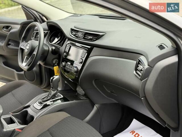 Серый Ниссан Rogue Sport, объемом двигателя 2 л и пробегом 93 тыс. км за 15300 $, фото 35 на Automoto.ua