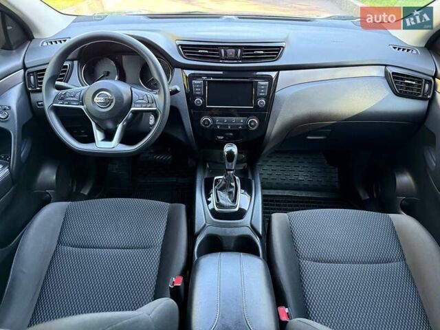Серый Ниссан Rogue Sport, объемом двигателя 2 л и пробегом 68 тыс. км за 16600 $, фото 4 на Automoto.ua