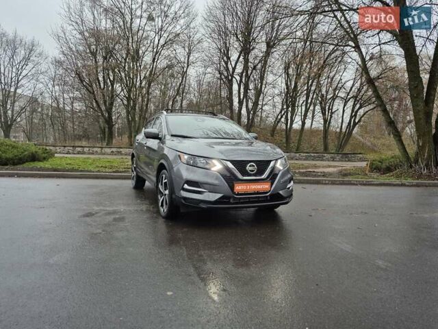 Серый Ниссан Rogue Sport, объемом двигателя 2 л и пробегом 70 тыс. км за 18200 $, фото 1 на Automoto.ua