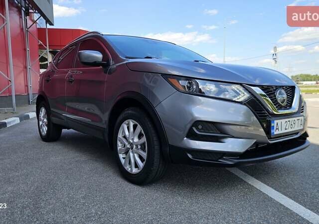 Серый Ниссан Rogue Sport, объемом двигателя 2 л и пробегом 99 тыс. км за 15999 $, фото 3 на Automoto.ua