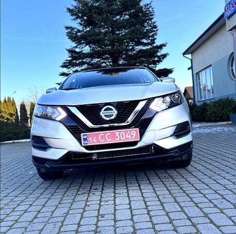 Серый Ниссан Rogue Sport, объемом двигателя 20 л и пробегом 72 тыс. км за 15300 $, фото 1 на Automoto.ua